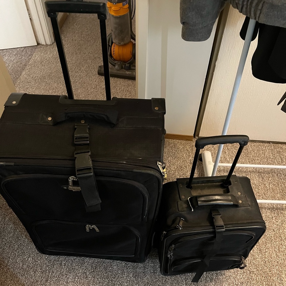 2 piece luggage set .
